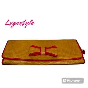 CUTE CLUTCH IN STRAW/RED